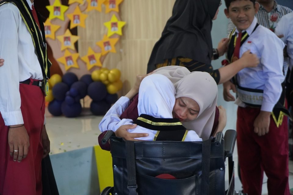 Bupati Tanah Bumbu Apresiasi Kreativitas Siswa SLB di Perpisahan Akhir Tahun Pembelajaran 2025/2026